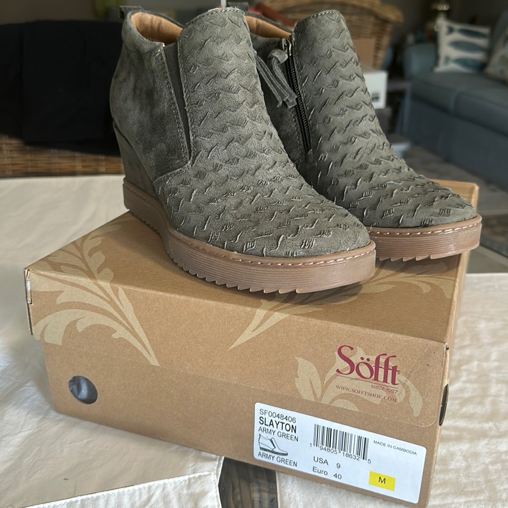 SOFTT Slayton Suede Wedge Bootie Size 9.0M